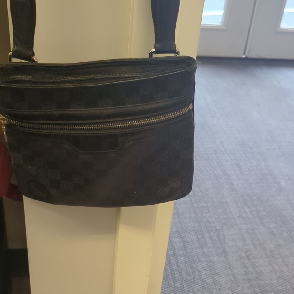 🖤 Authentic Louis Vuitton Damier Graphite Crossbody Pouch 🖤 - Picture 10 of 16